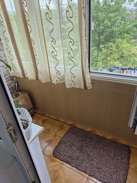 Vând apartament cu 4 camere