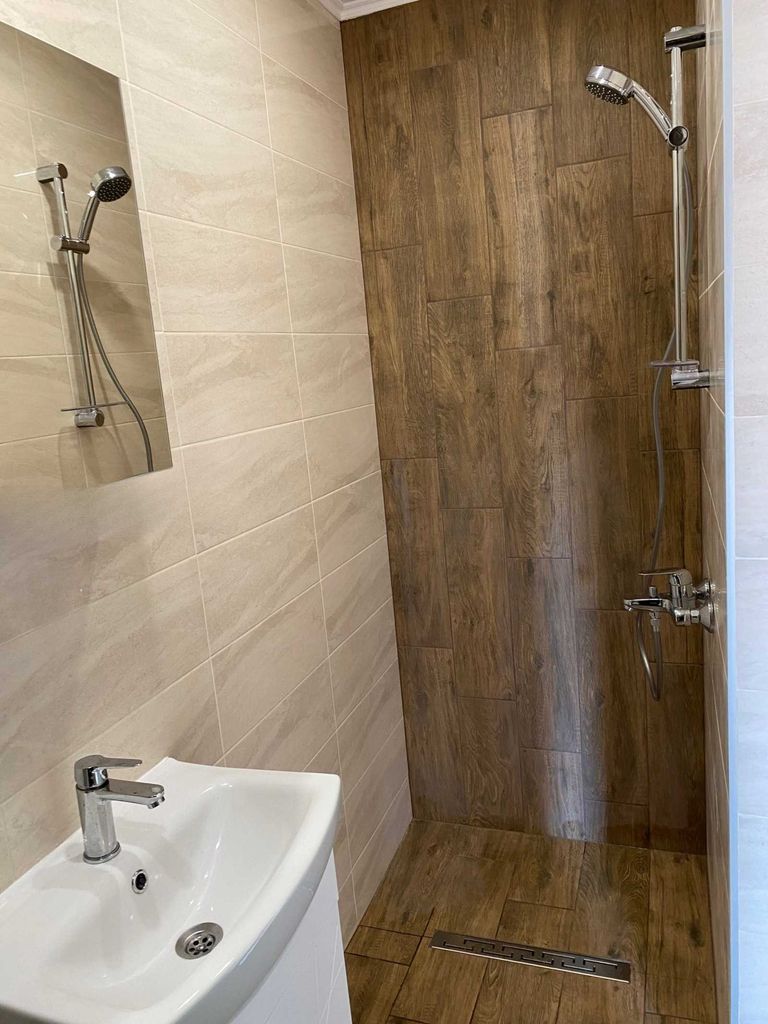 Дава се под наем Тристаен апартамент в София, Надежда 3 - 70 кв.м за 700 € - Снимка #2