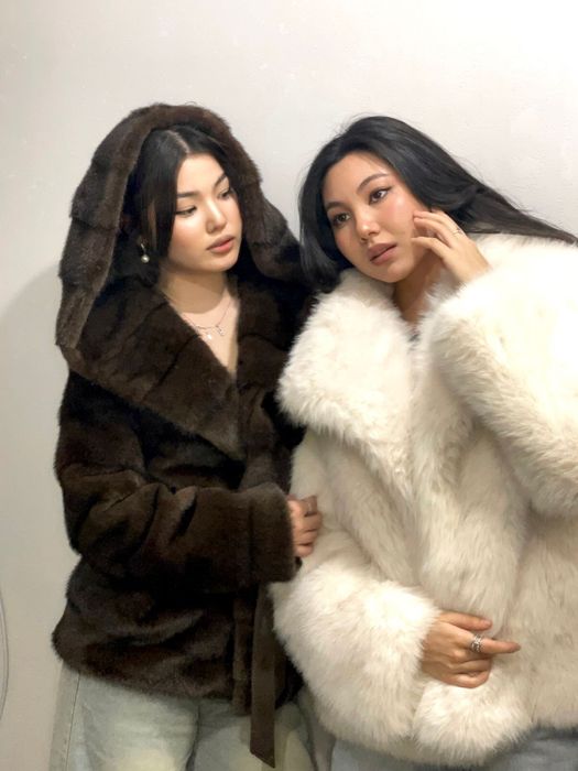 Эко шубы осталось 4 штуки, цена 50 000тг договорная, состояние новые