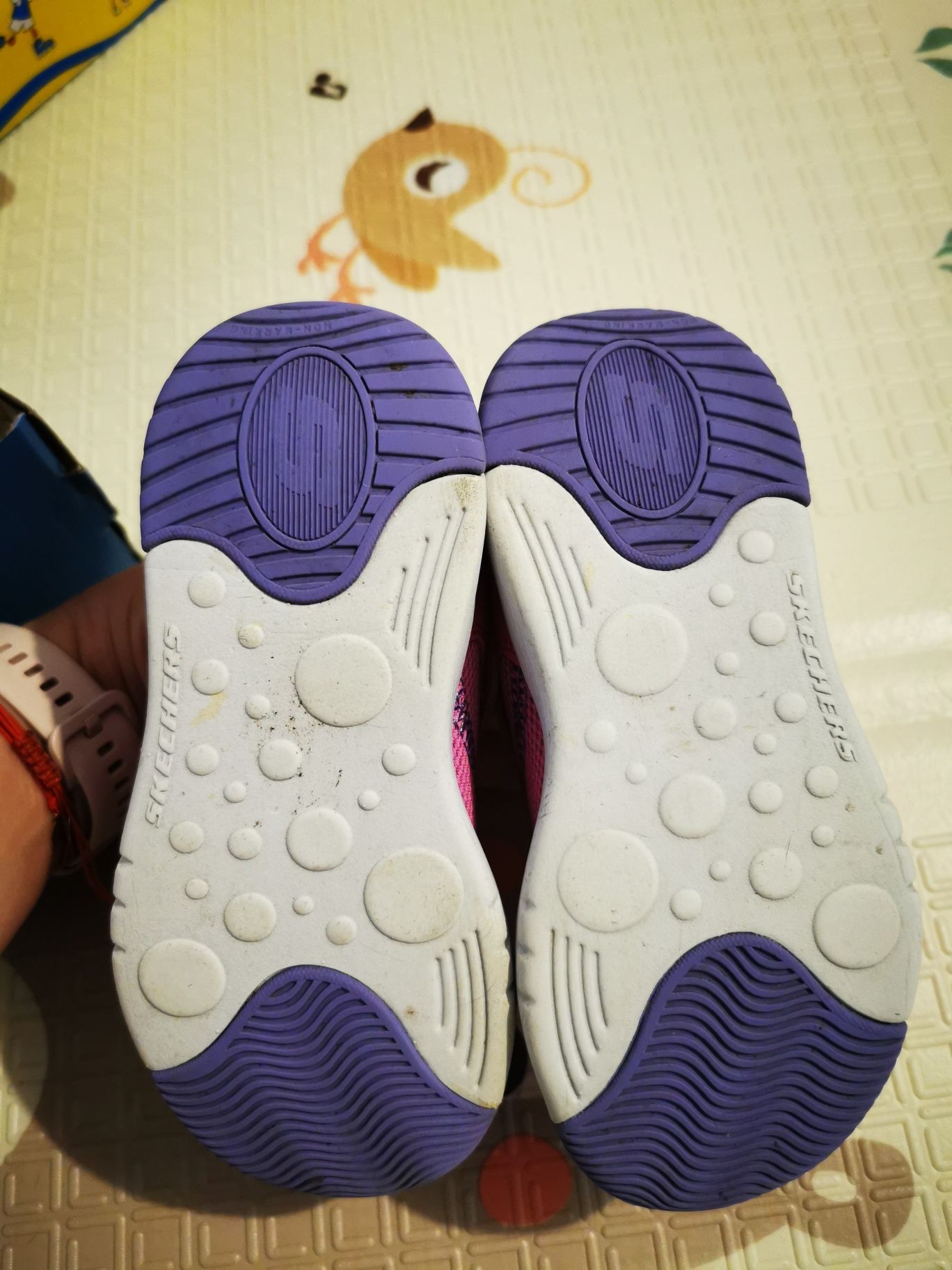 Adidasi Skechers copii, fete mărimea 26, aprox 17.5 cm