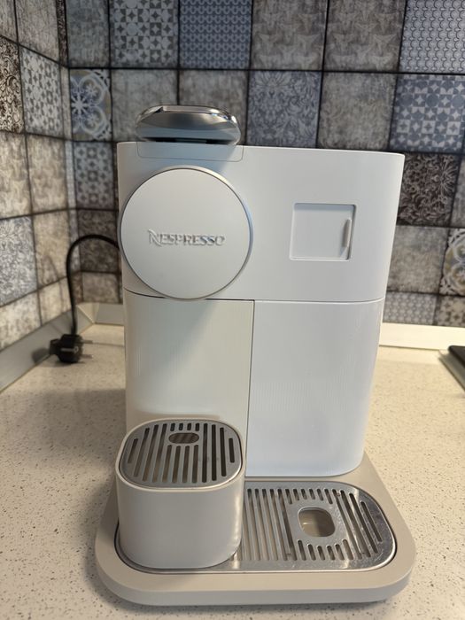 Espressor cu capsule Nespresso by De'Longhi Gran Lattissima, 19 bar