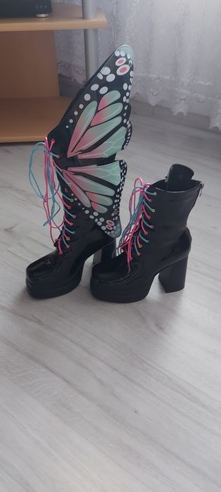 Cizme cu toc deosebite