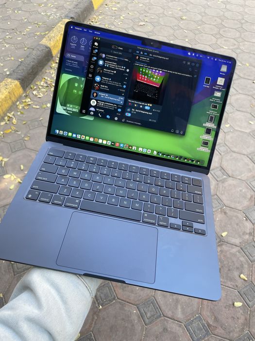 Macbook air m2 16/256 16-ram 100% 22 ta sikl 25 soatgacha yetadi quvat