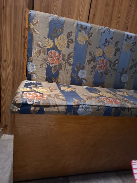 Bancuta lemn cu spațiu de depozitare