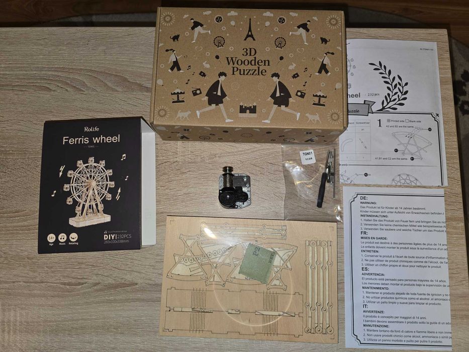 Puzzle 3D din lemn Roata Ferris tip cutie muzicala, 232 piese - NOU