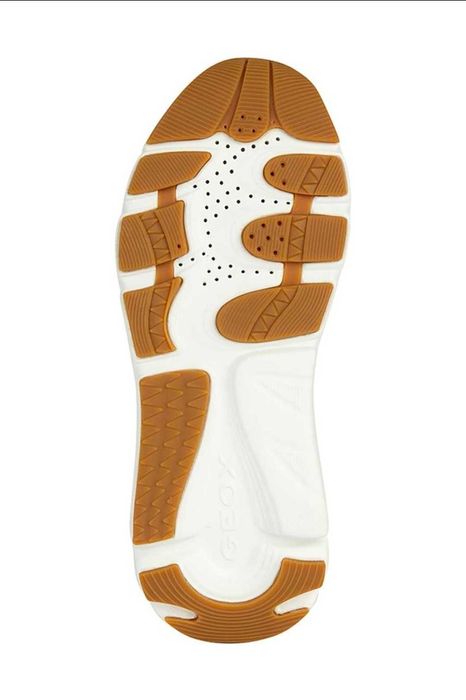 Прекрасни бели сникърси Geox