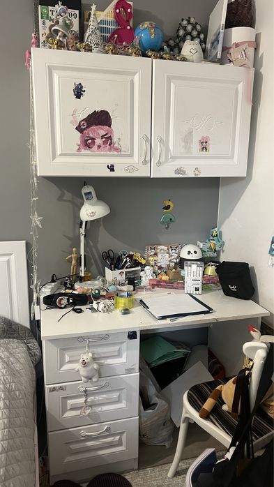 Рабочий стол со шкафчиком