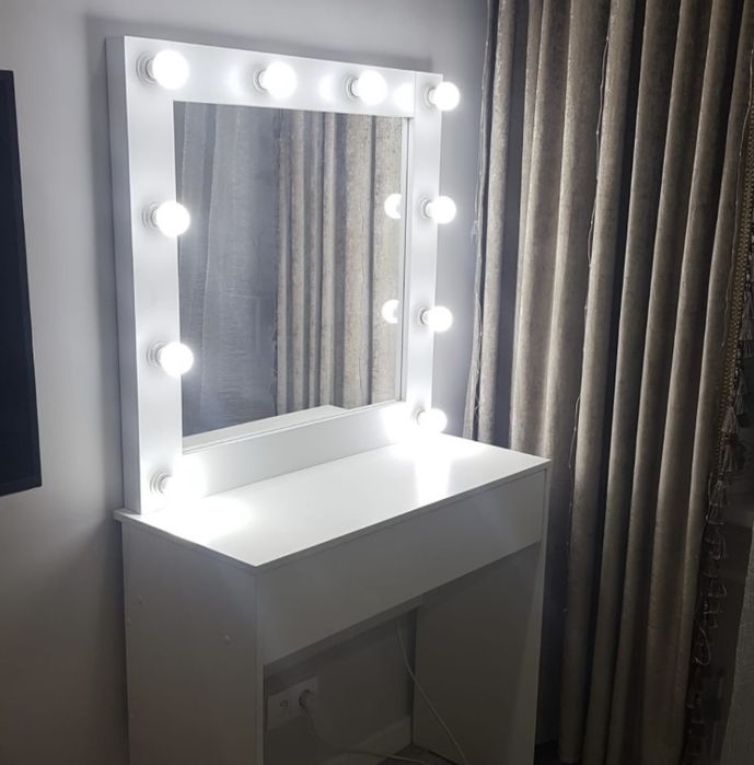 Туалетный столик с освещением