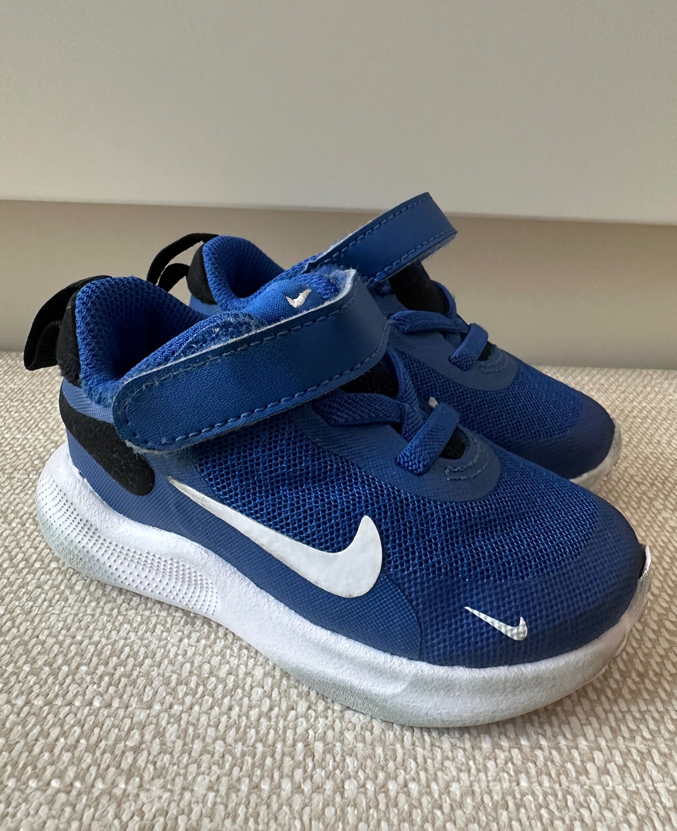 Nike revolution 21