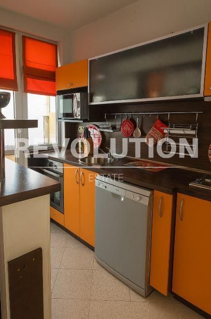 Дава се под наем Тристаен апартамент в Варна, ВИНС - 100 кв.м за 600 € - Снимка #2