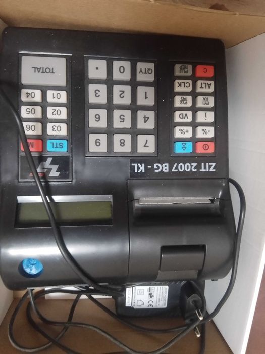 Касов апарат и уред за лепене на етикети