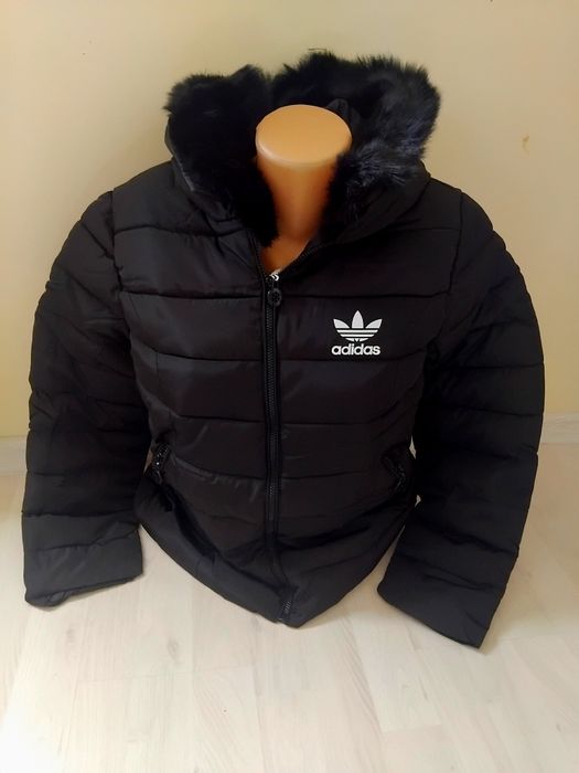 Geaca dama Adidas.