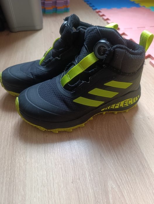 Боти Адидас 33н черни. и 36н черно и електриково