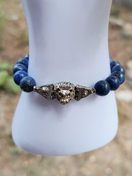 Bratara veche cu lapis lazuli si inchizatoare argintie cu un leu copii