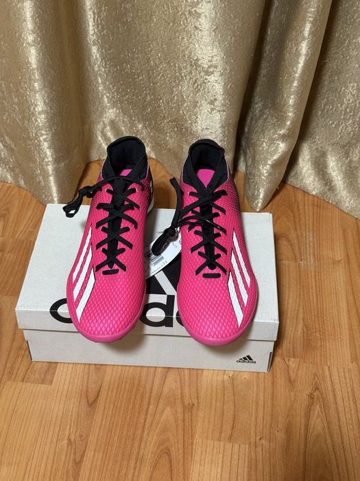 Adidasi de fotbal