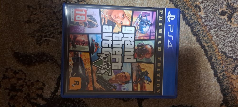 Se vinde PS4 slim,500 gb