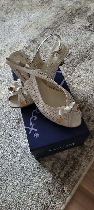 Босоножки женские