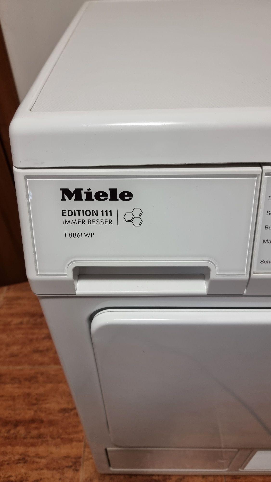 Сушилня с термопомпа Miele T8861 WP