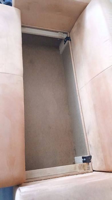 Оранжев диван с ракла