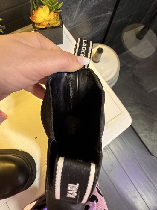 Bocanci Karl Lagerfeld impecabili