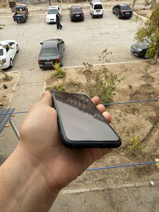 iPhone 11 pro (karopka bor)