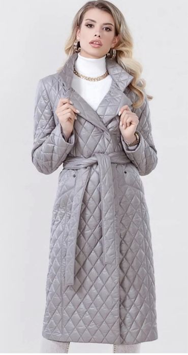 Плащ меньше чем за полцены. Светлосерый цвет. 48-50 размера.