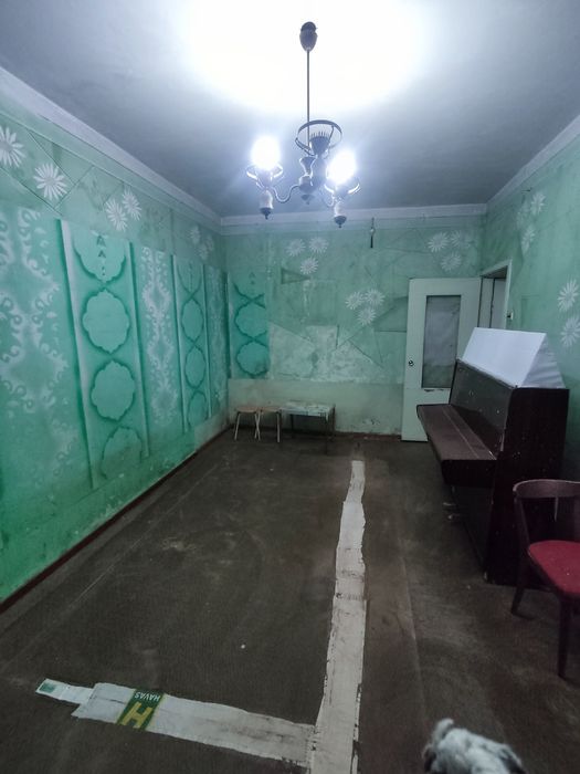 Продаю квартиру чиланзар 9квартал 2комнат 4этаж  Разделка 46квадрат