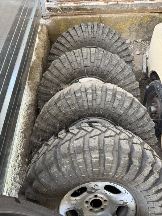 Джанти с гуми 37х12.5 р16