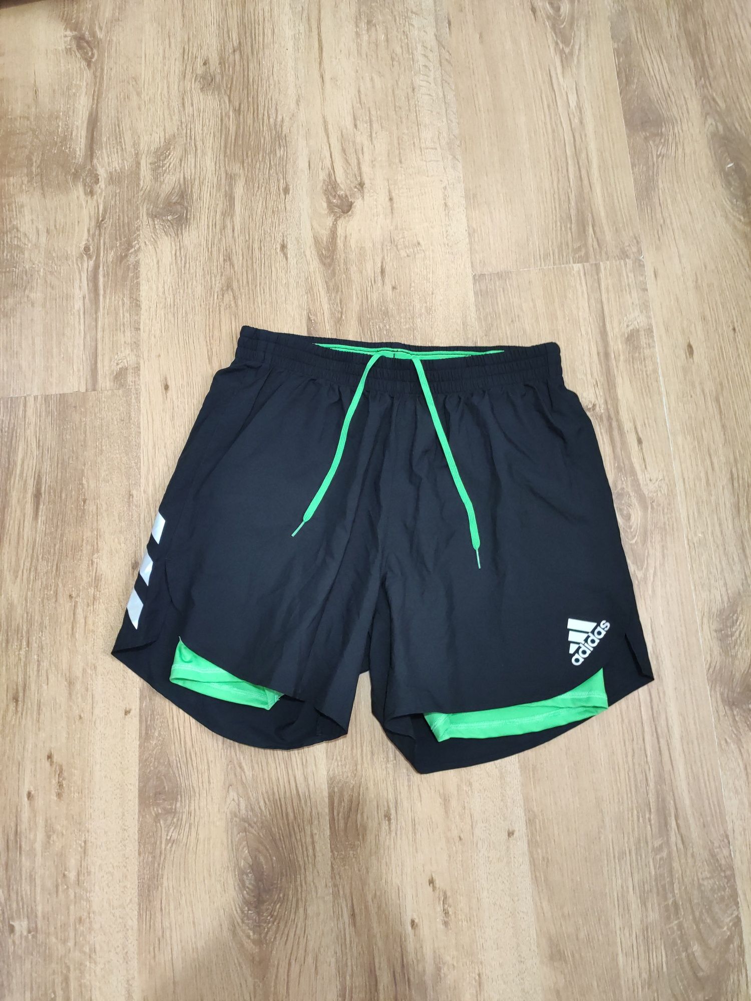 Pantaloni scurți de damă Adidas Running mărimea M