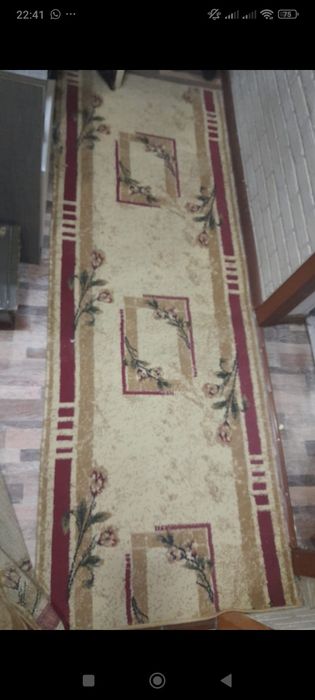 Продам дорожки в коридор.