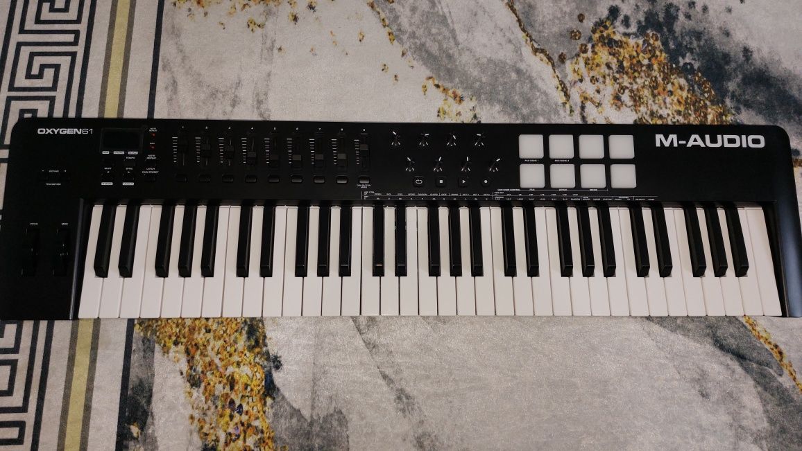 Продам midi клавиатуру.