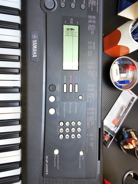 Yamaha EZ-220, orga electronica