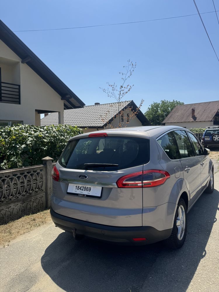 Ford x max 7 locuri