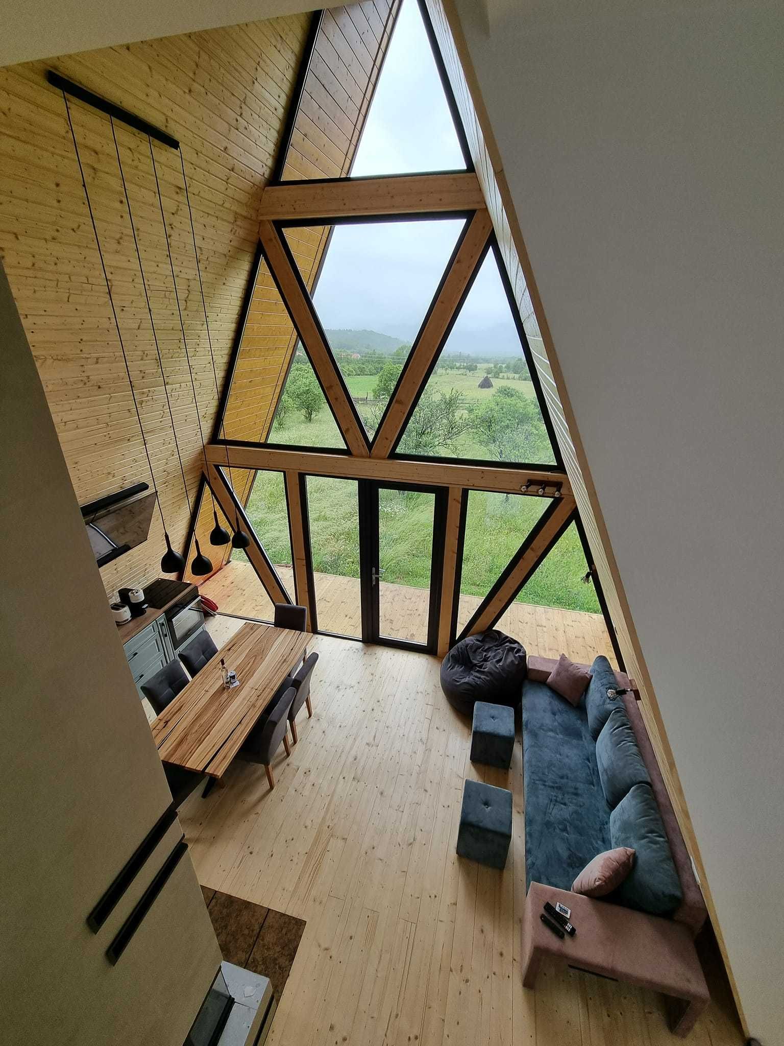 Cabana stil A-Frame si case din structura de lemn