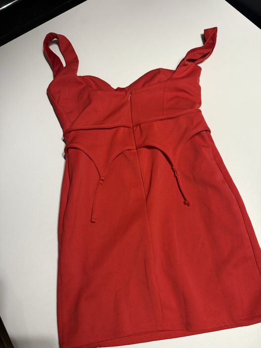 Червена рокля Asos