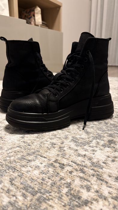 Продавам боти естествена кожа на Galdini