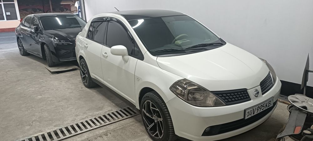 Nissan tiida  Idial