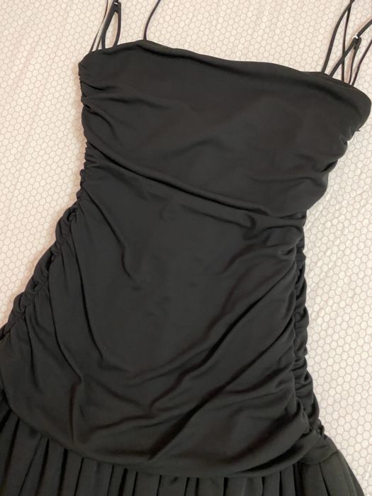 Къса черна рокля на Zara