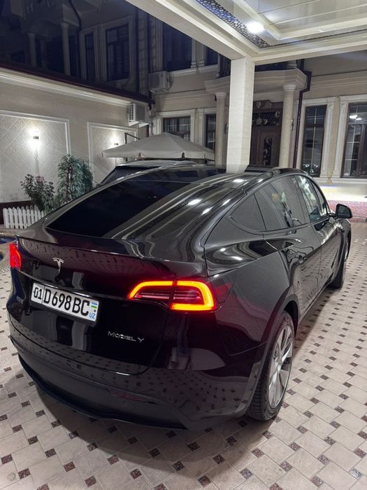 Продается Tesla model Y 2023 года