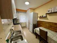 Proprietar ofer spre închiriere un apartament cu 3 camere, decomandat.