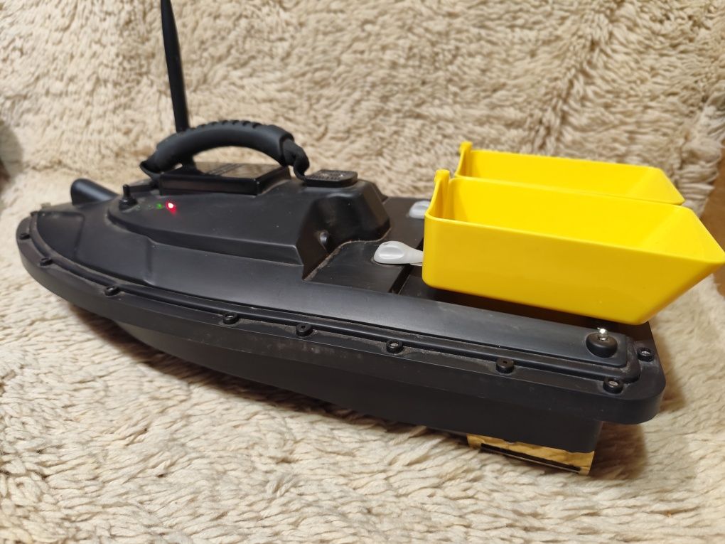 Лодка за захранка T188