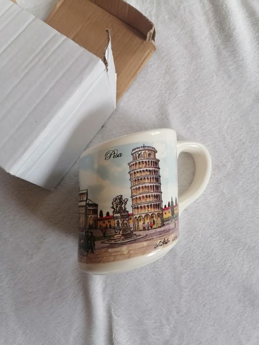 Нива чаша от Пиза, наклонена