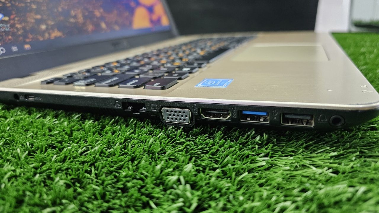 ASUS  -  baland muzikalarni sevadigan studentlar un maxsus noutbuk