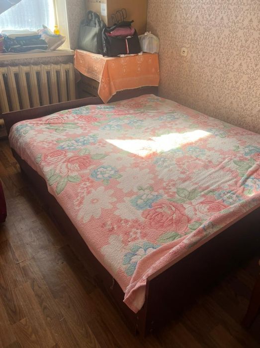 Кровать бу с матрасом 2 штуки, асты железная сетка