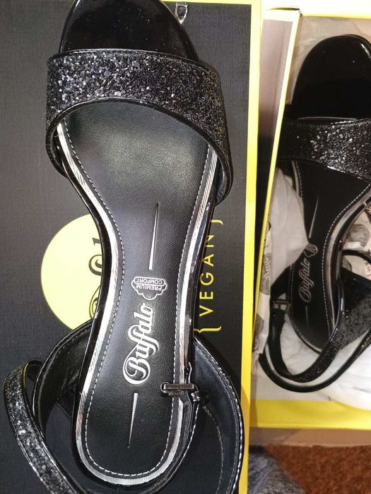 Продавам летни сандали