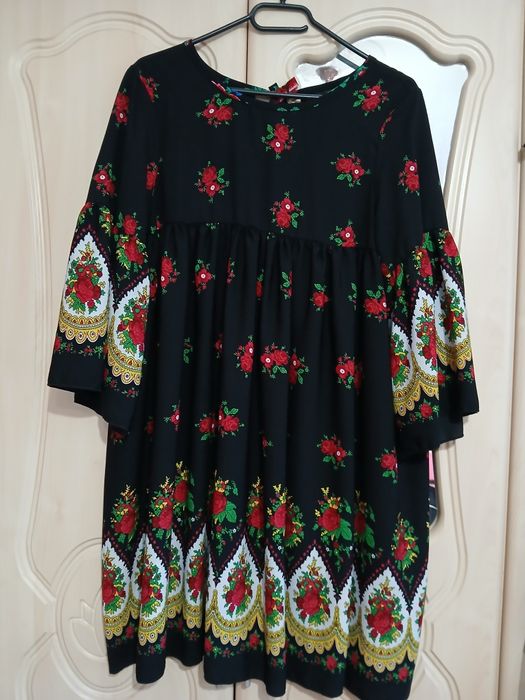 Rochie gipsi ,mărime universală nouă, foarte frumoasă!!!
