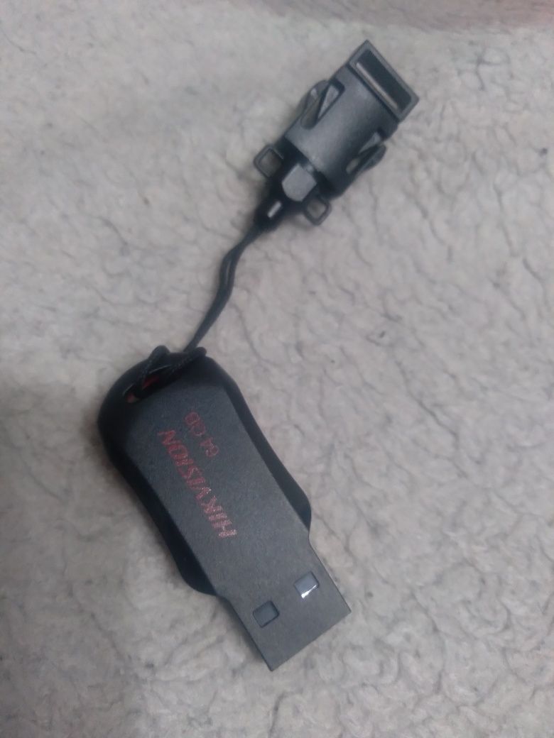 Продам USB флешку 64Гб. Чехол в подарок