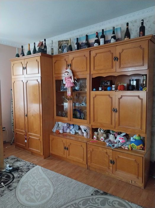 Vand  dulap si un pat supraetajat