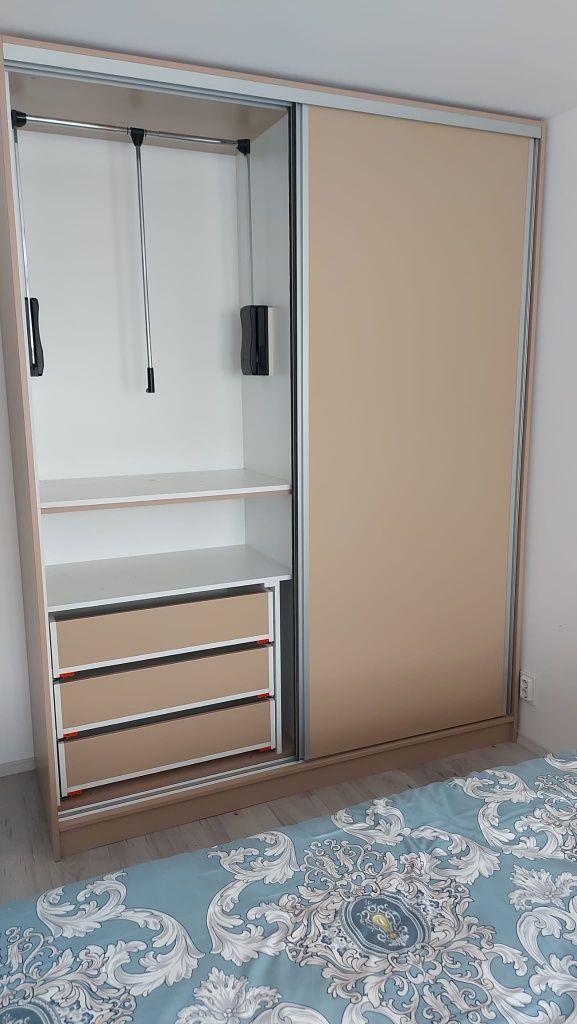 Dressing  ,dormitoare,  bucătării .