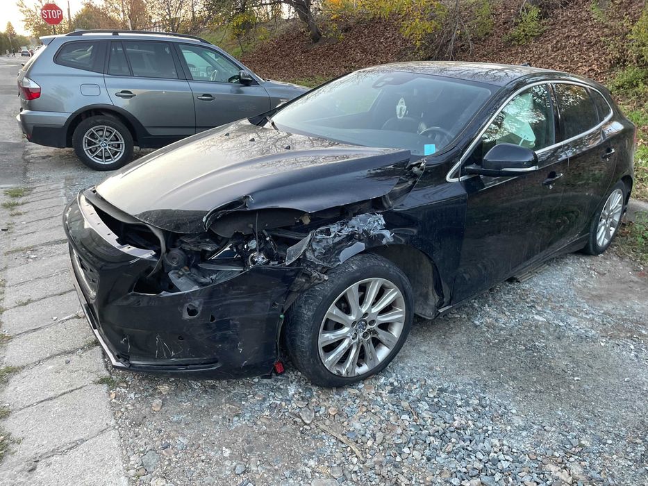 AVARIAT - Volvo V40 2013